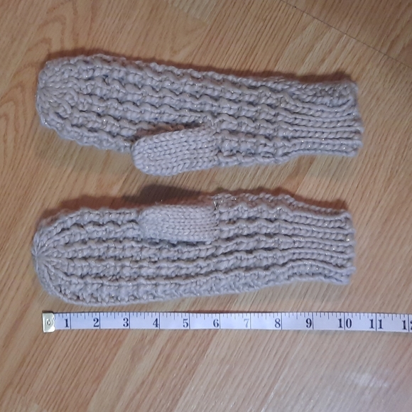Mittens - Picture 6 of 7